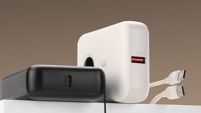 professional built-in cable power bank